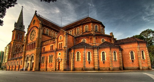 eglise-notre-dame-saigon