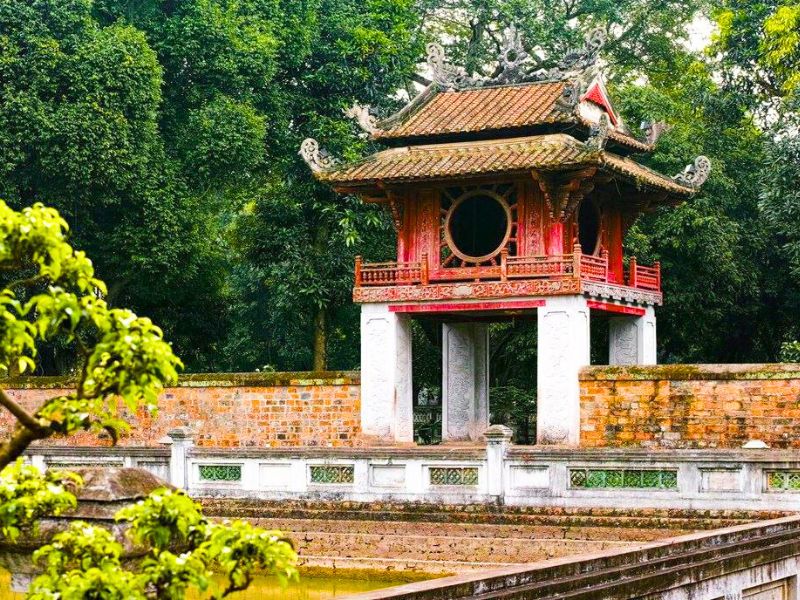 Le Temple de la Littérature, première université du Vietnam, est un havre de sagesse et de sérénité au cœur de Hanoï